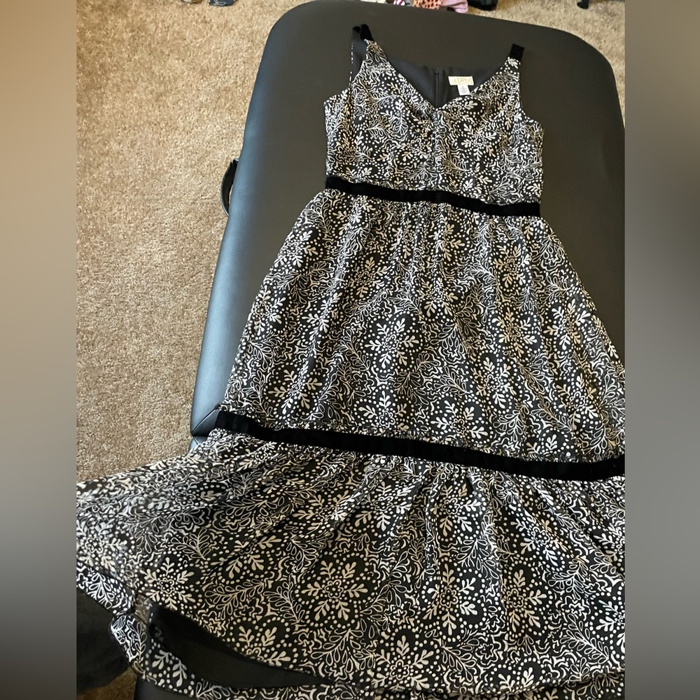 LOFT Black and White Floral Women’s 6 Dress
